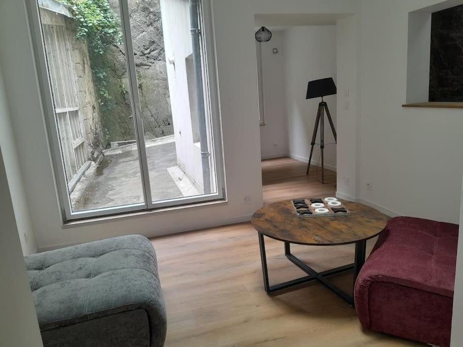 Appartement 75M2 Plein Centre Face A La Mairie Morlaix Exterior photo